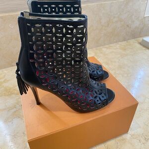 Carolina Herrera black leather cut out boots- size 41